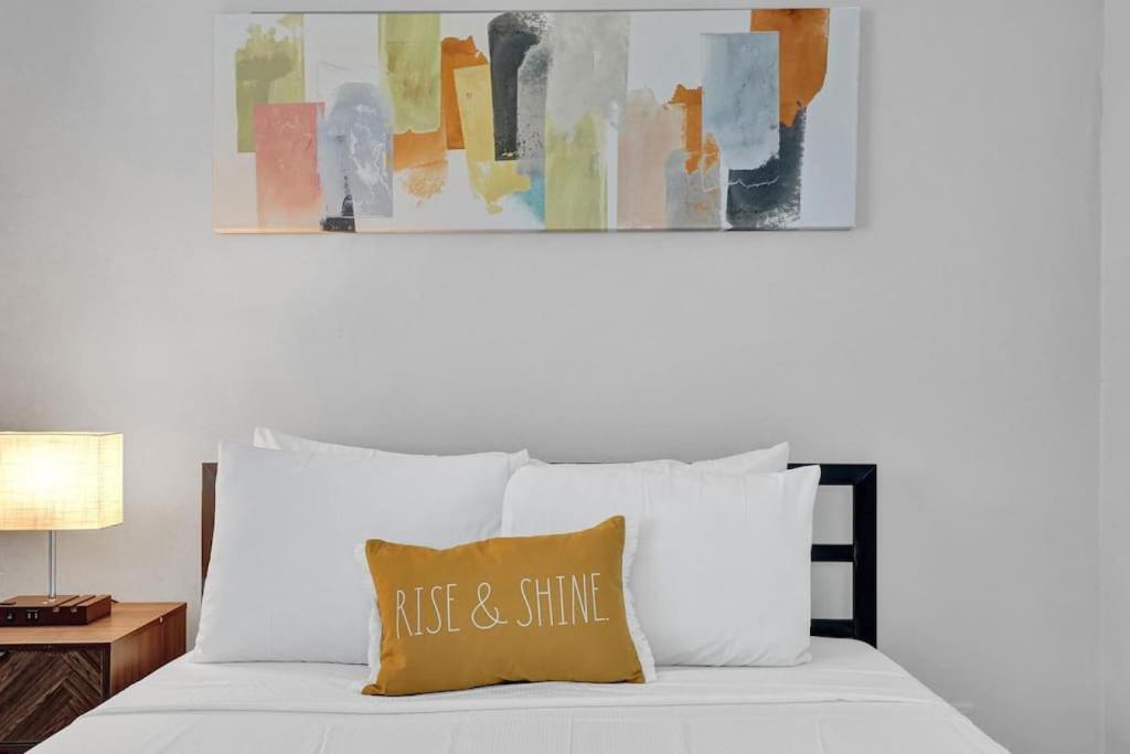 Rustic Retreats Beachy 1BR for 4 guests in the heart of Fort Lauderdale, Fort Lauderdale