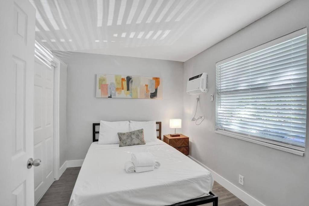 Rustic Retreats Beachy 1BR for 4 guests in the heart of Fort Lauderdale, Fort Lauderdale