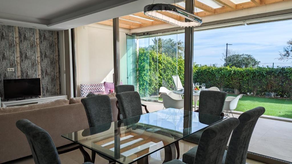PARADISE beachfront luxury villa - 4