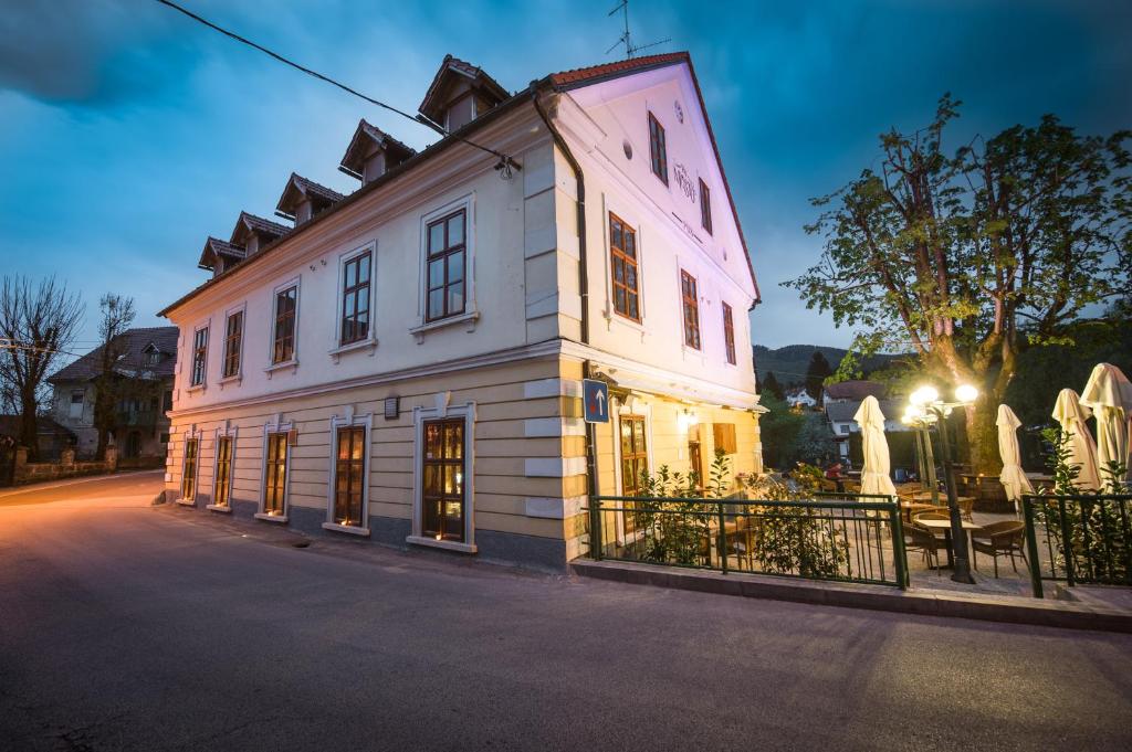 Hotel Pri mostu — Hotel in Dolenjske Toplice