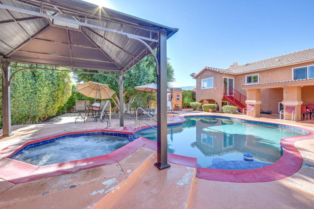 Laptop-Friendly Cathedral City Gem with Fireplace!