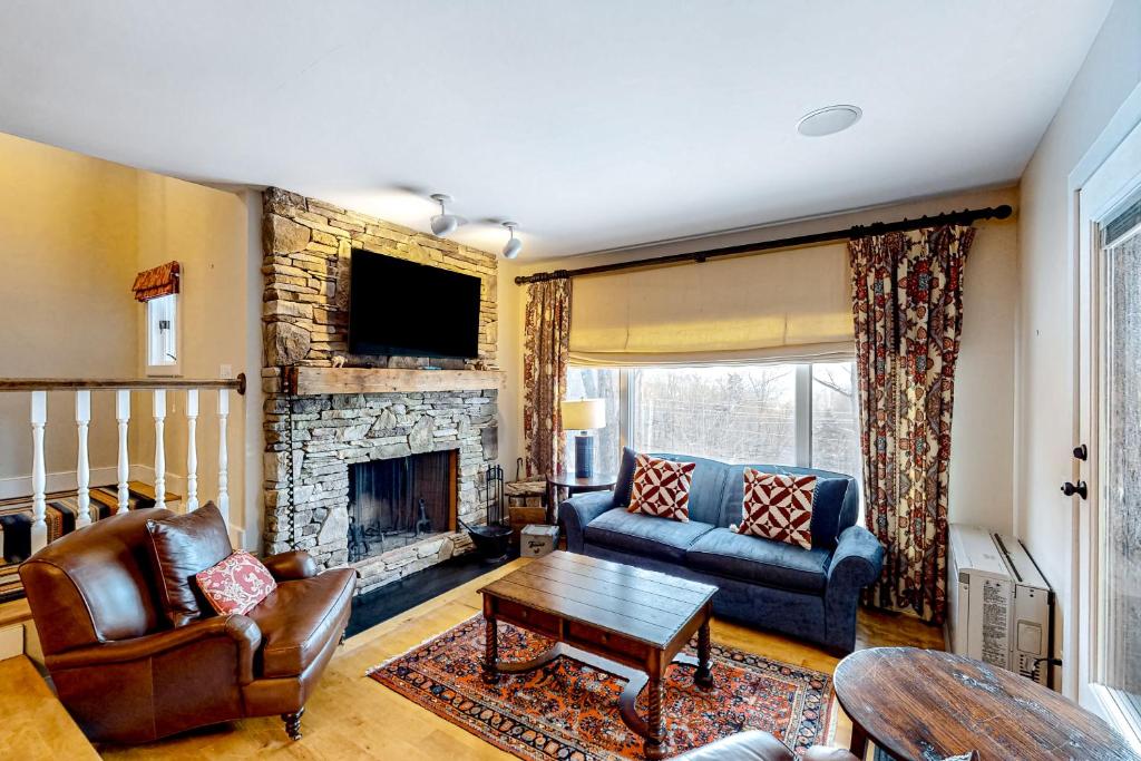 The Summit 21, Warren