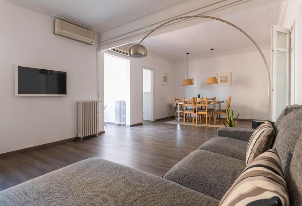 Centric and spacious, excellent for families, Barcelona