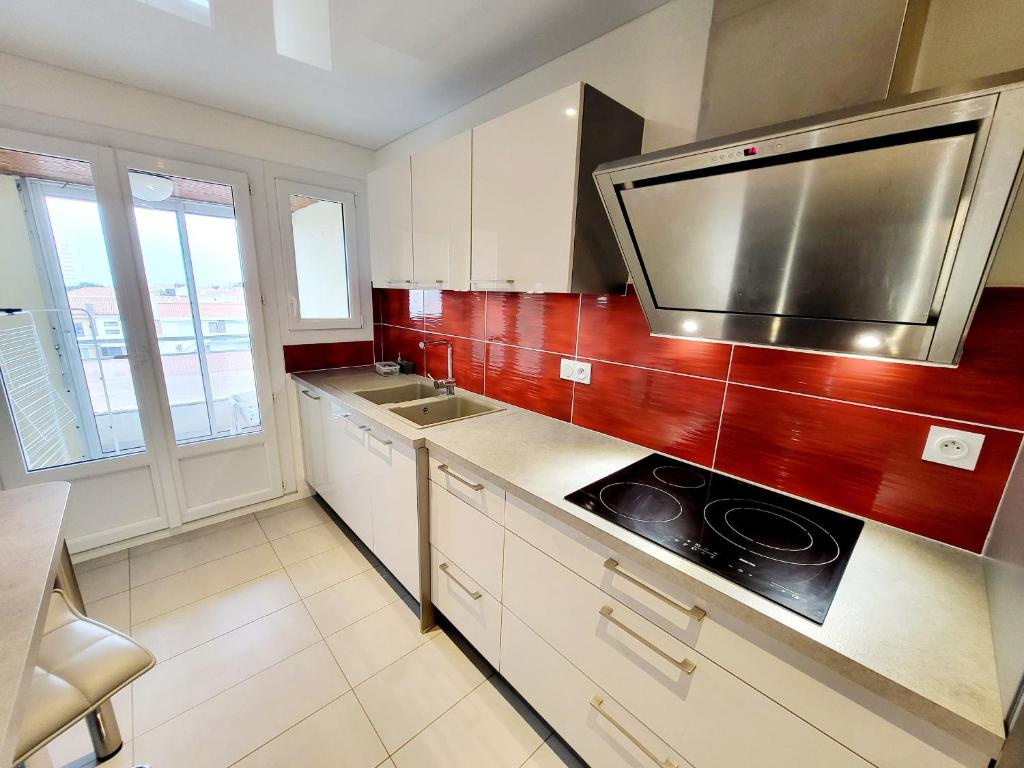 Appartement T3 avec terrasse, garage - La Chaume - FR-1-92-765 - 4