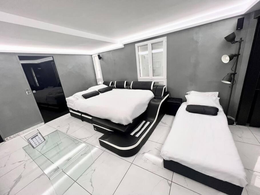 Modern Loft in Paris Center! - 3