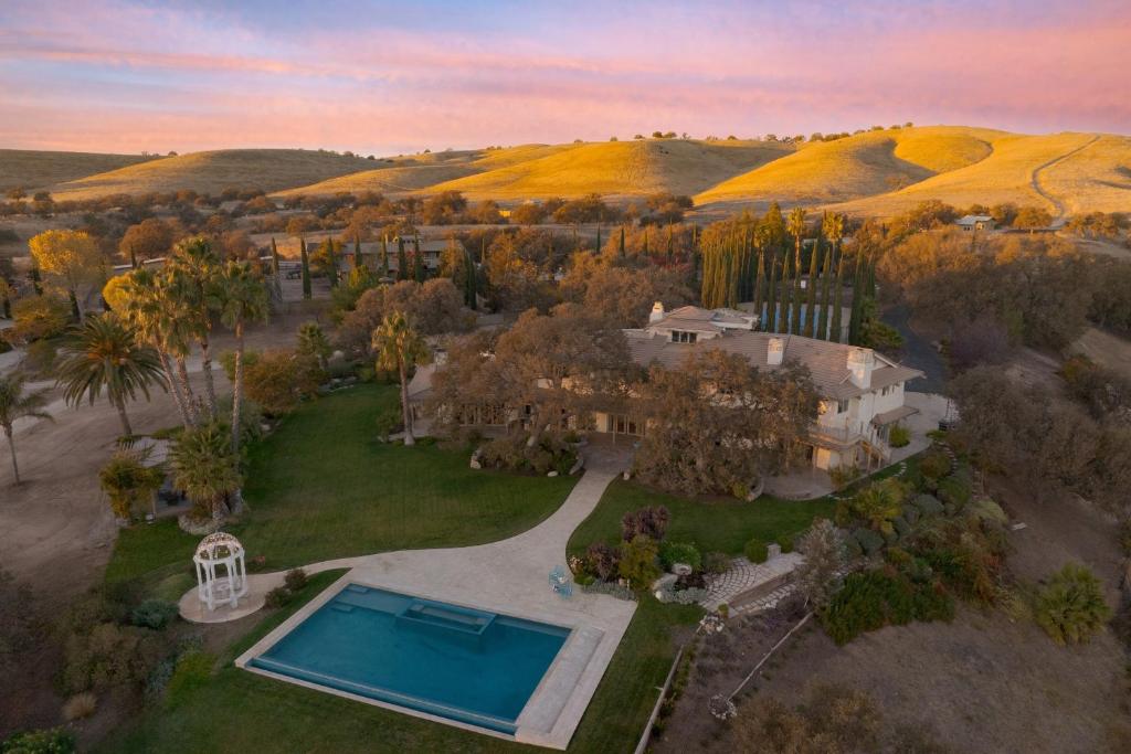 Eagle Oak Ranch by AvantStay Views Pool Privacy