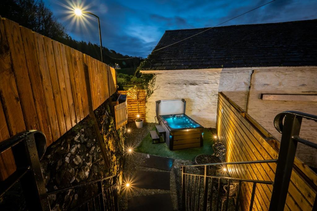 Stunning cottage Grade 2 listed with parking and Hot Tub photo 7