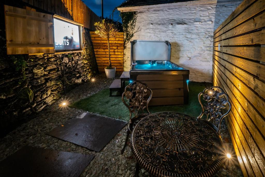 Stunning cottage Grade 2 listed with parking and Hot Tub photo 6