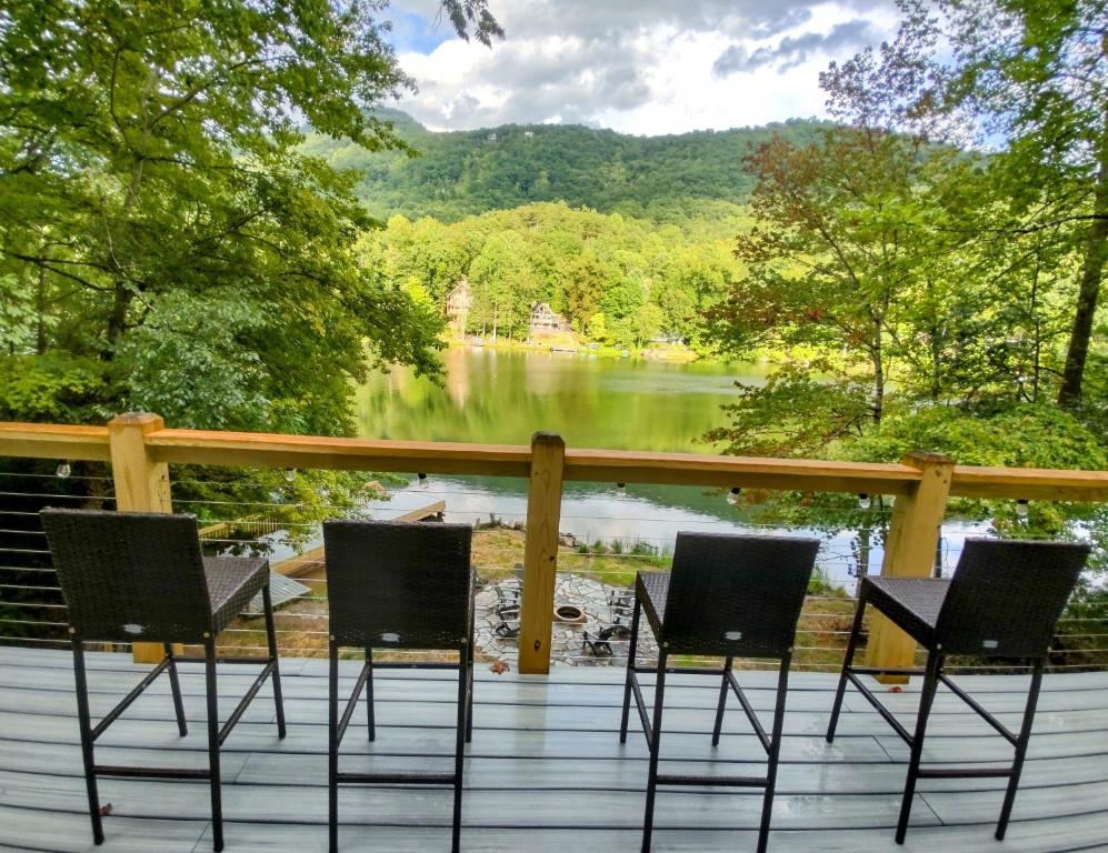Summerscales - Beautiful Newly Built Lake House, Lake Lure