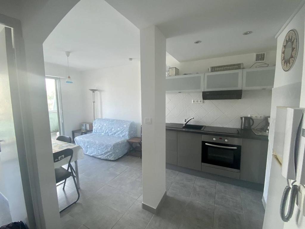 BEL APPARTEMENT P2 - CENTRE VILLE - BORD DE MER - 2