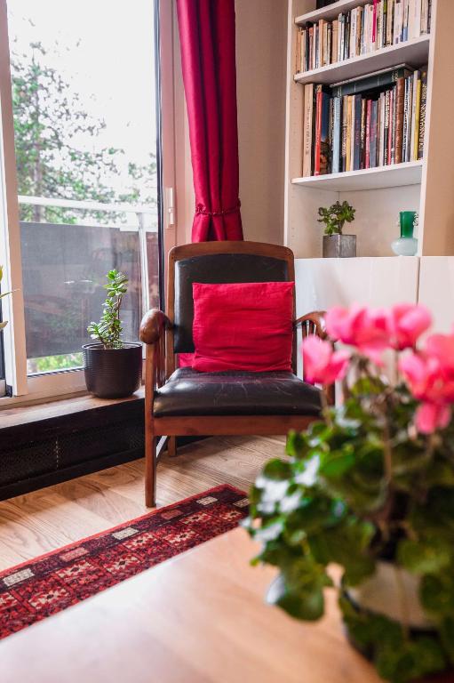 Paris-Daumesnil - Grand 2 pièces de charme sur jardin - 61m2, pour 4p - Large 4 star charming 1 BR apt for 4 with AC - Classement Officiel 4 étoiles - 2