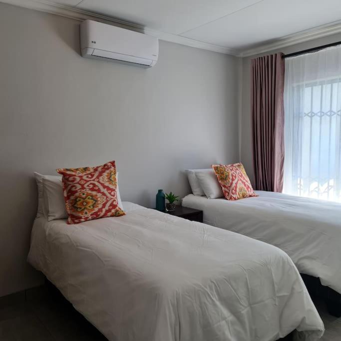 Bloom cottage, Specious with solar back up!, Kempton Park