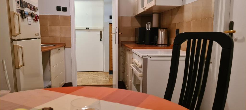 Grey apartment Novi Beograd - 5