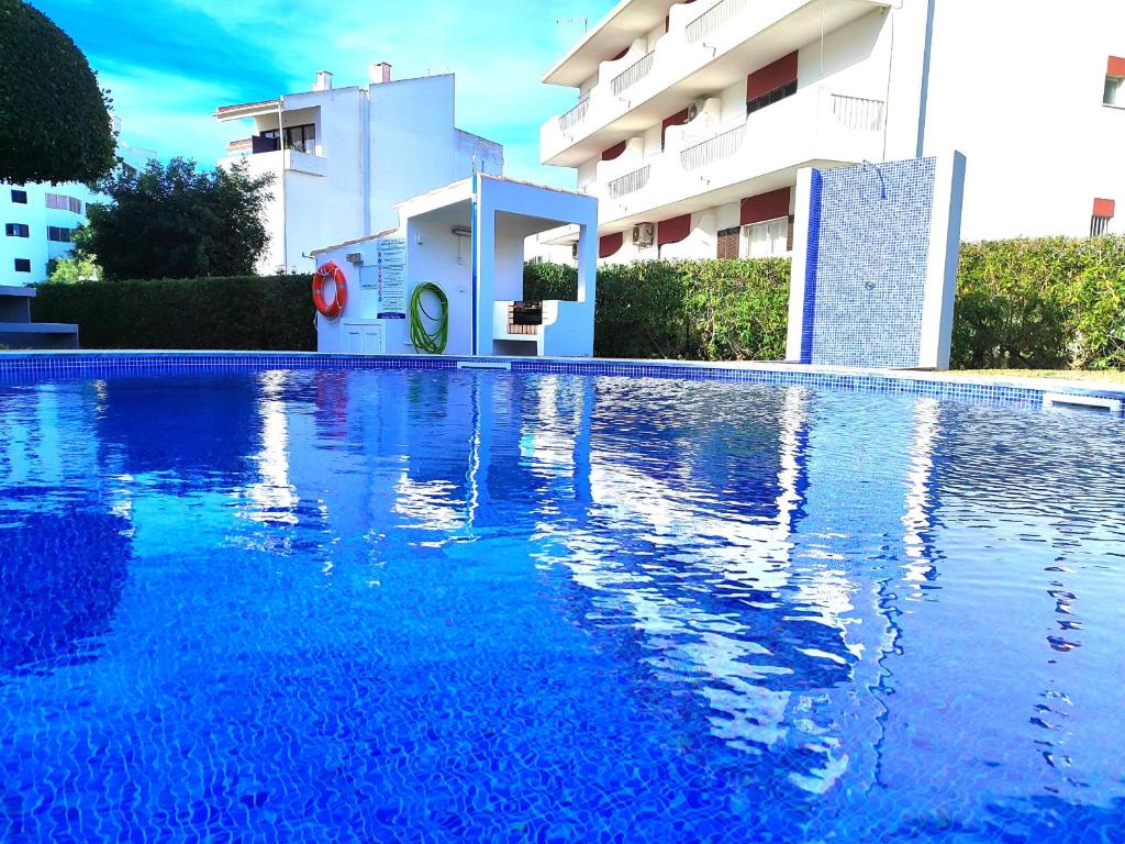 Vilamoura Twins 2 With Pool by Homing, Vilamoura