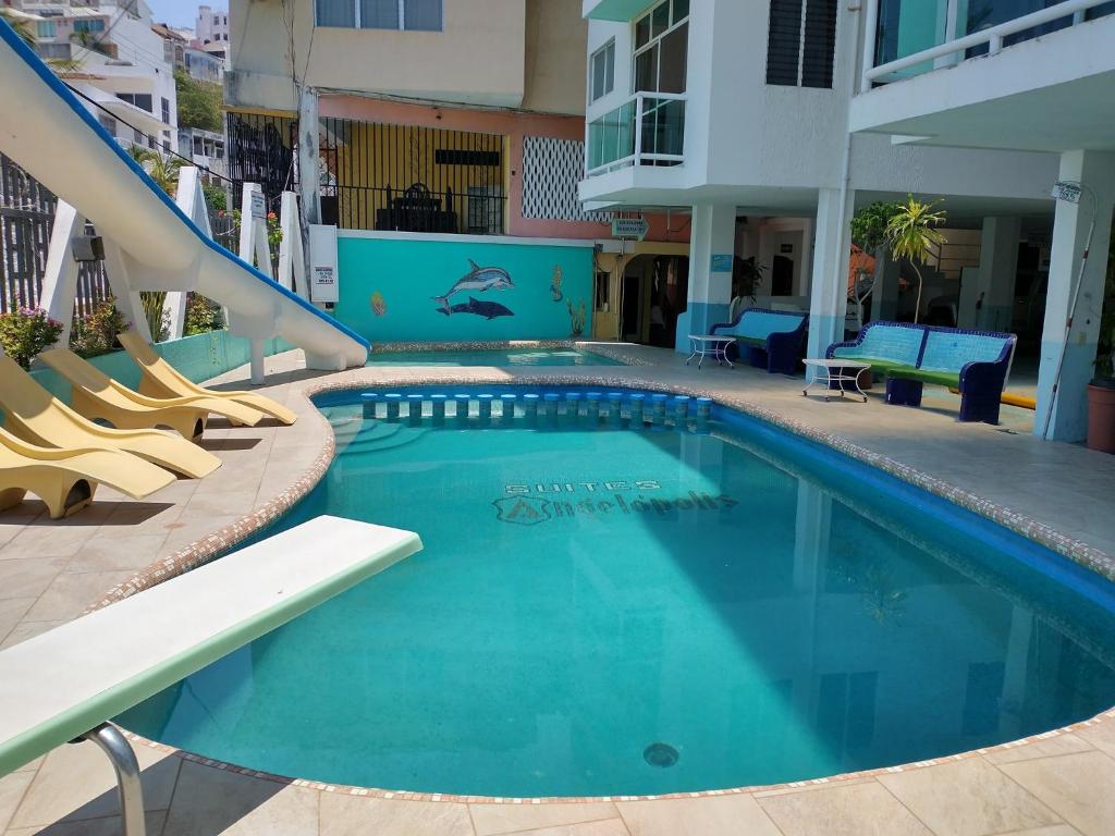 Swimming pool, Suites Angelopolis in Acapulco