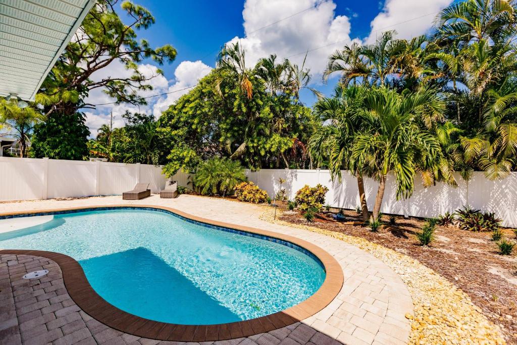 Serenity by the Sea, Naples