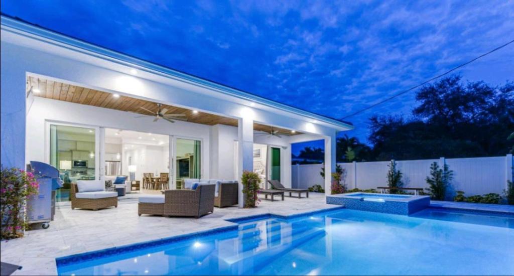 Calming Waters, Naples