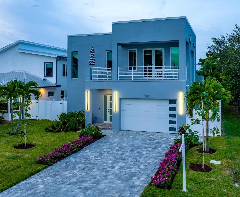 Wind and Waves, Naples