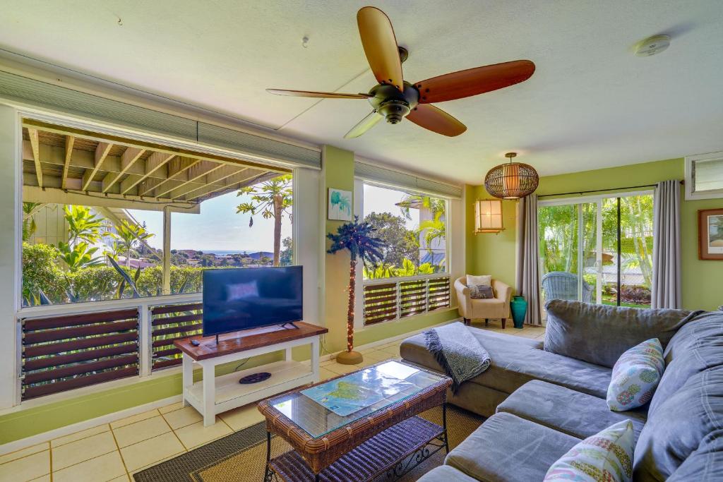 Sun-Dappled Aiea Apartment 11 Mi to Beach!