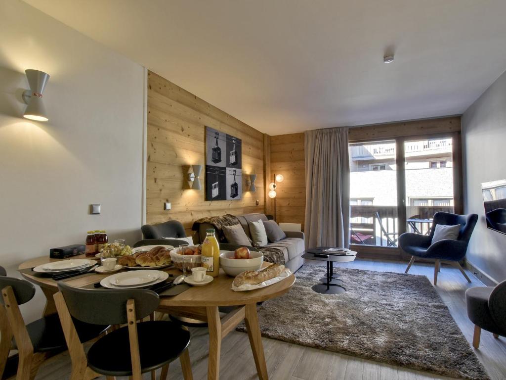 Luxueux Appartement 2 Chambres au Cœur de Courchevel 1850, Balcon, Parking et Services Inclus - FR-1-613A-7 - 1