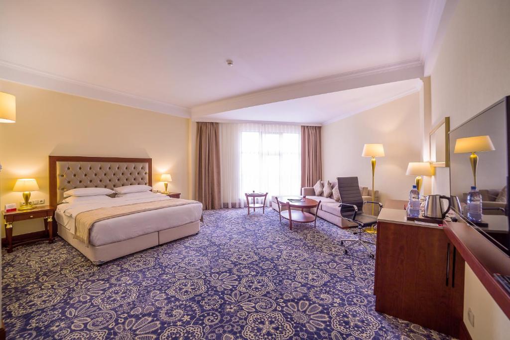 Almaty Ramada by Wyndham Almaty room