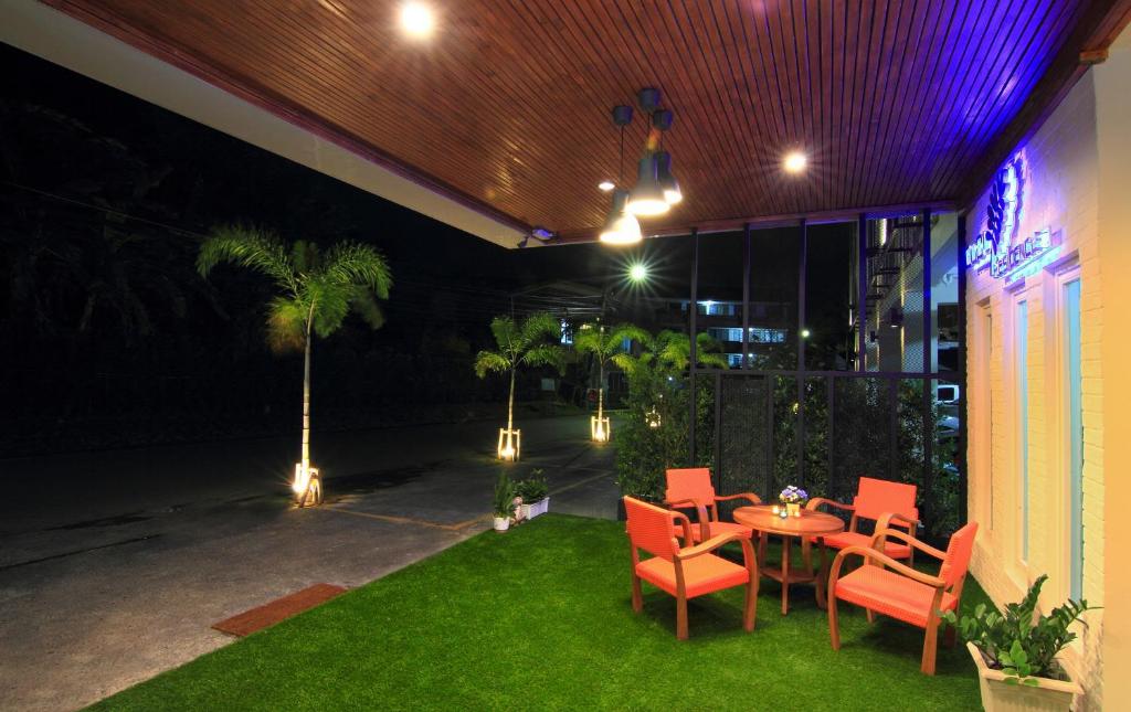 Restaurant, Cool Residence in Phuket