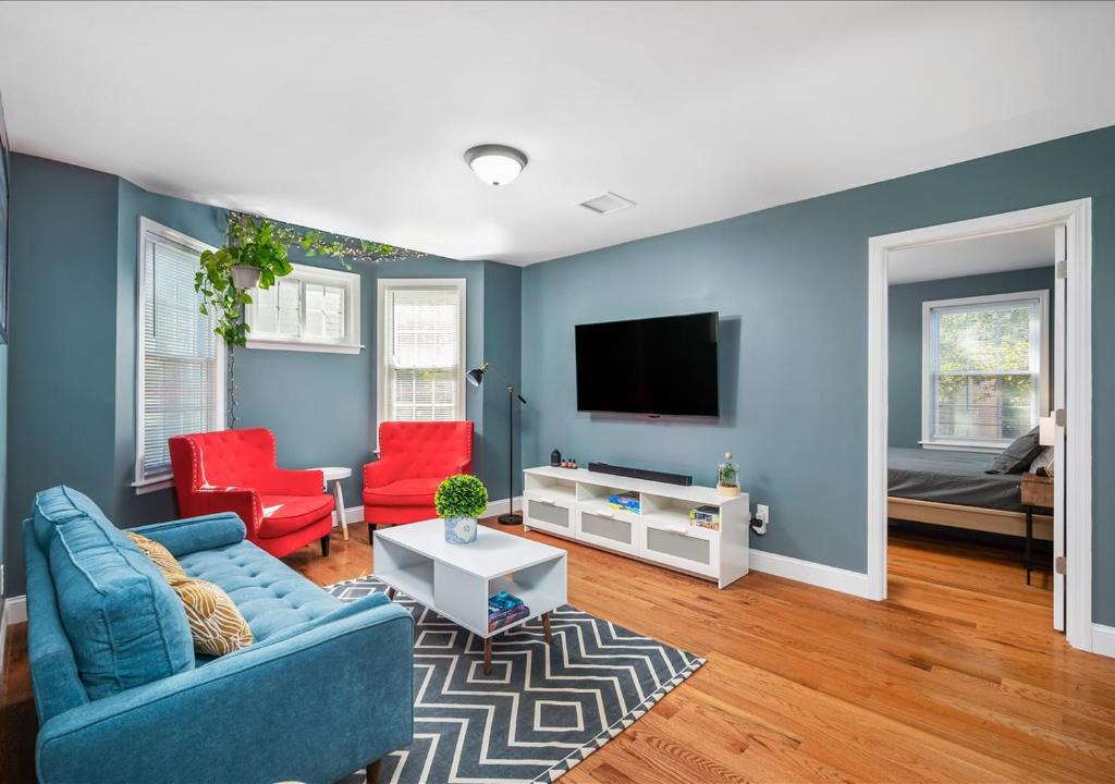 Colorful, Comfy & Modern - Close to NYC - Parking!, Mount Vernon