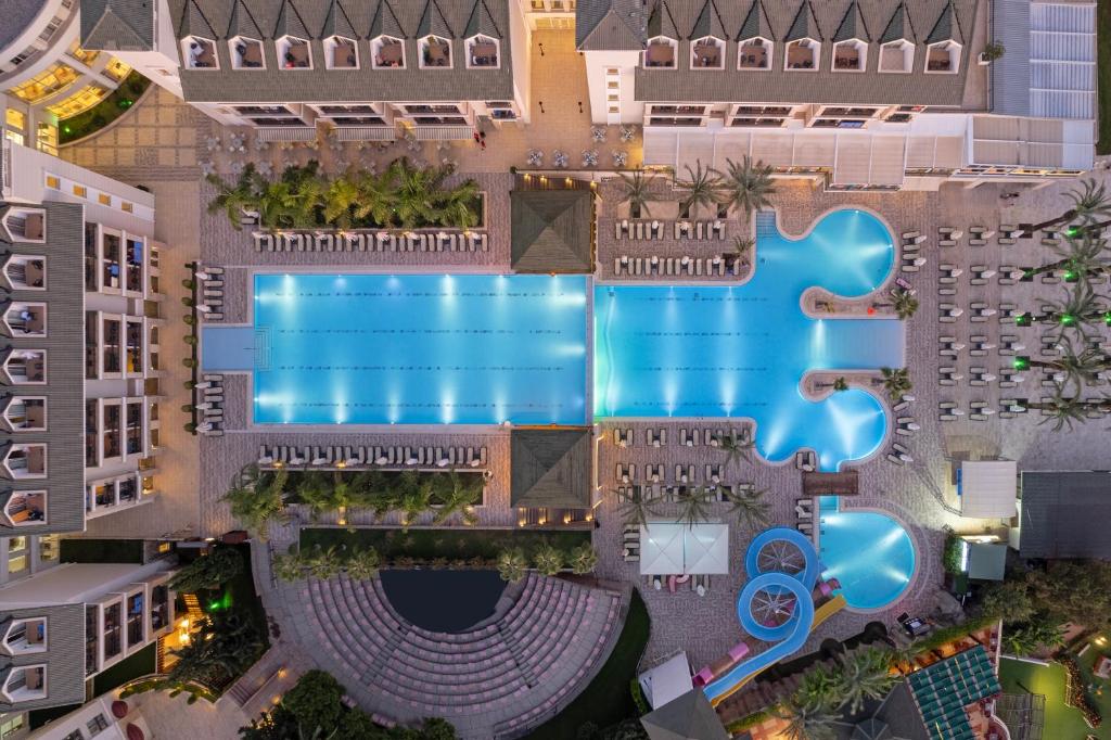 Dobedan Beach Resort Comfort ''Ex Brand Alva Donna Beach Resort Comfort'' — Swimming pool in Side