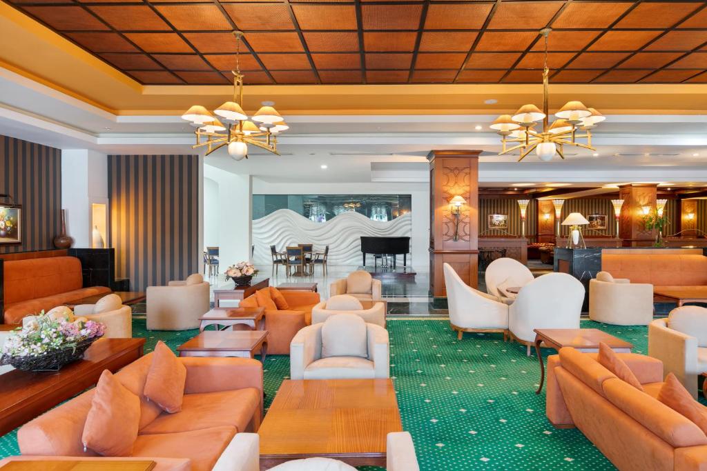 Dobedan Beach Resort Comfort ''Ex Brand Alva Donna Beach Resort Comfort'' — Hotel building in Side