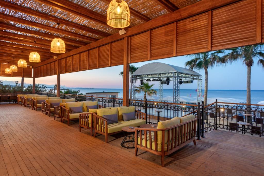 Dobedan Beach Resort Comfort ''Ex Brand Alva Donna Beach Resort Comfort'' — Restaurant & bars in Side