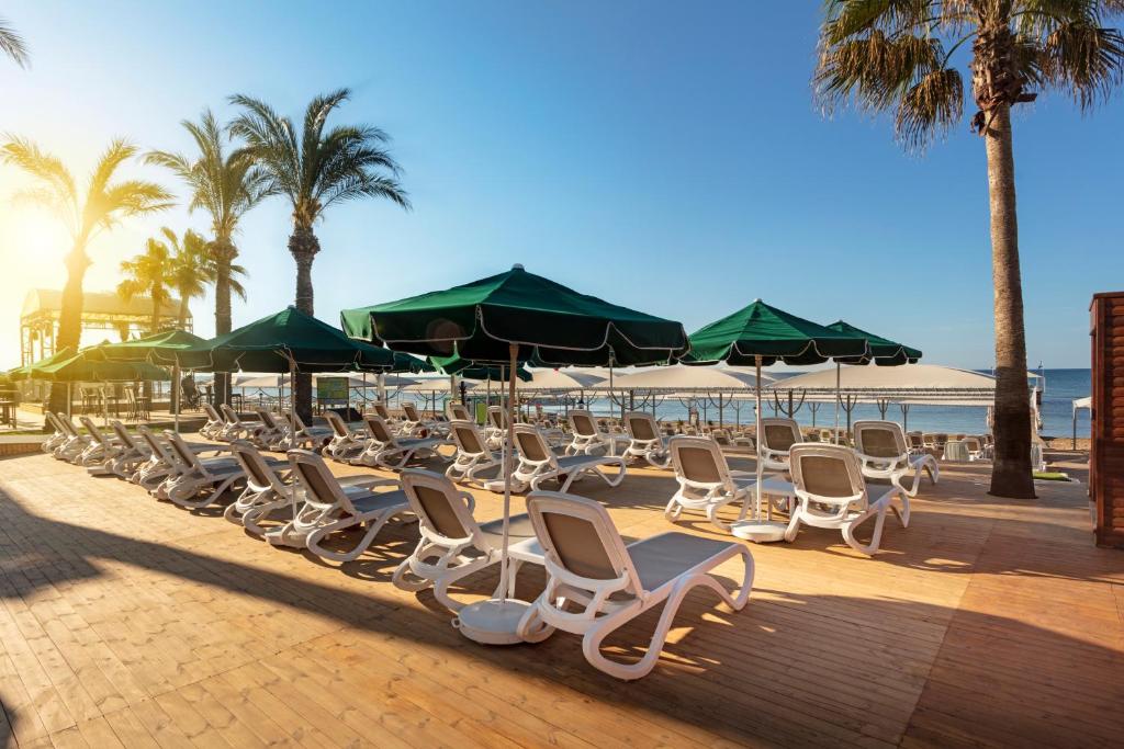 Dobedan Beach Resort Comfort ''Ex Brand Alva Donna Beach Resort Comfort'' — Beach in Side