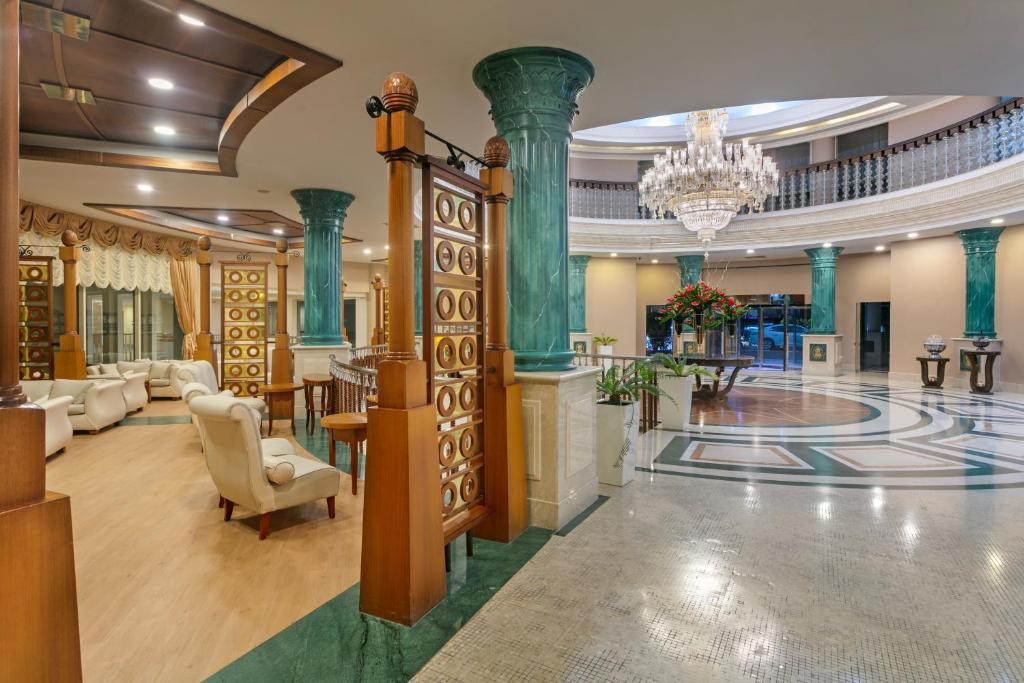 Dobedan Beach Resort Comfort ''Ex Brand Alva Donna Beach Resort Comfort'' — Hotel building in Side