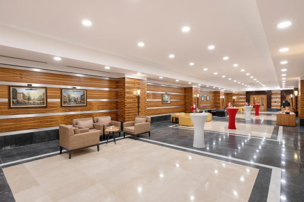 Dobedan Beach Resort Comfort ''Ex Brand Alva Donna Beach Resort Comfort'' — Hotel building in Side