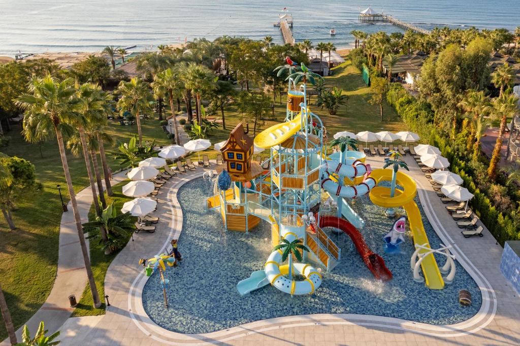 Dobedan Beach Resort Comfort ''Ex Brand Alva Donna Beach Resort Comfort'' — Swimming pool in Side