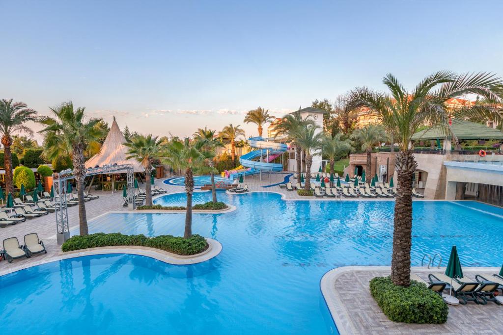 Dobedan Beach Resort Comfort ''Ex Brand Alva Donna Beach Resort Comfort'' — Swimming pool in Side