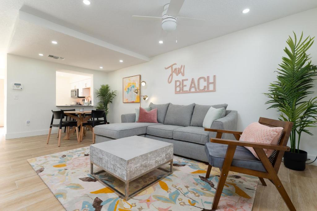 Be A Nomad Lovely 2br 1blk from the Ocean, Jacksonville Beach