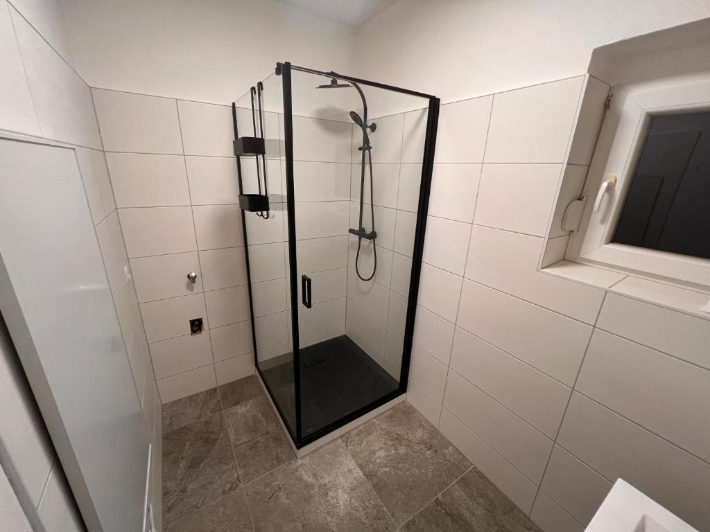 Ferienwohnung ImZaro: Erdgeschoss, 2 Schlafzimmer plus Schlafsofa, eigener Eingang, große Terrasse mit Garten! - 2