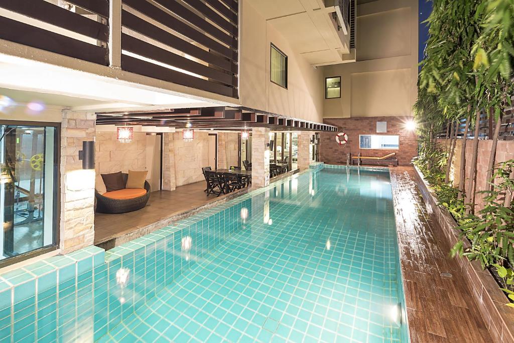 アスペン スイーツ ホテル スクンビット 2 バンコク (Aspen Suites Hotel Sukhumvit 2 Bangkok) スイミングプール