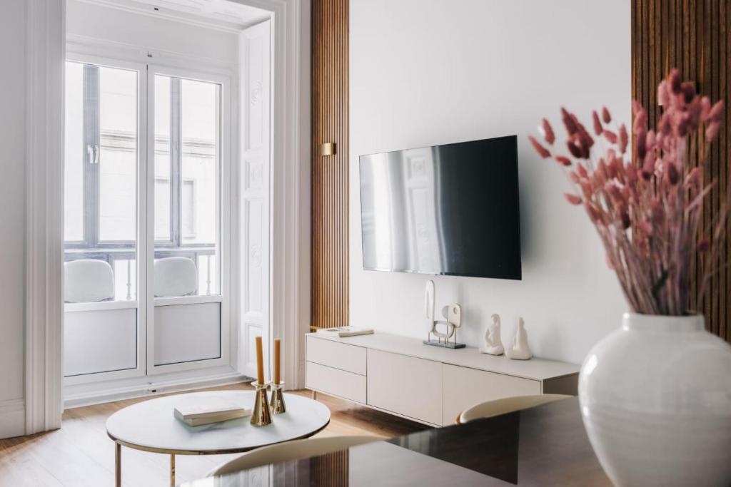 Stunning Apartment near Gran Via Metro - 3