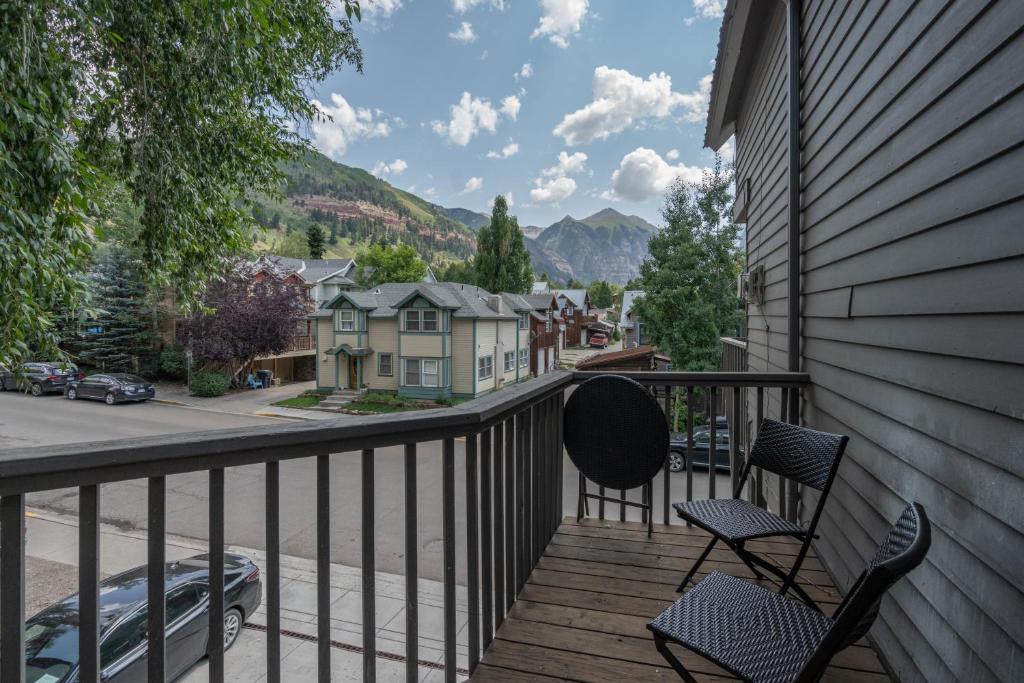 Tri-level condo, close to Coonskin Lift!, Telluride