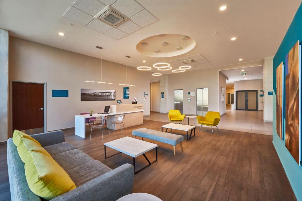 City Express Suites by Marriott Tijuana Rio フロント・ロビー