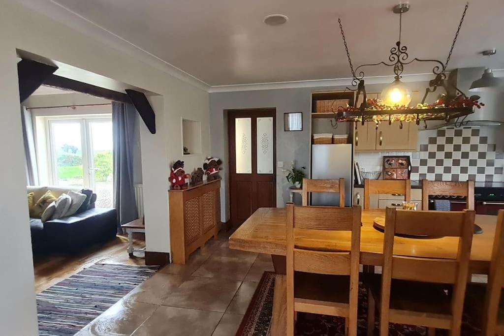 Romantic Rural Cottage with Large Gardens, Llangefni photo 8