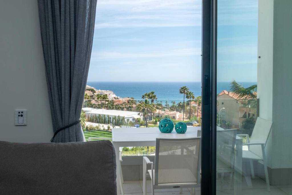 Luxury 2BR Seaviews - Santa Barbara Heights - 2