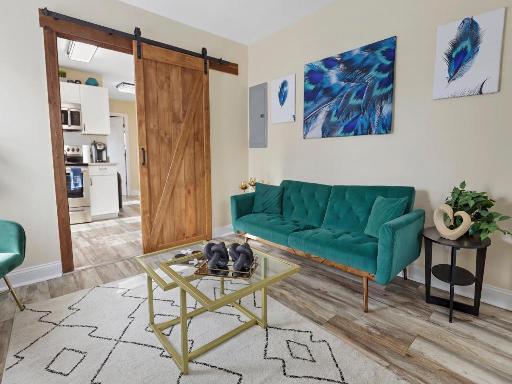 Cozy For Two, Memphis