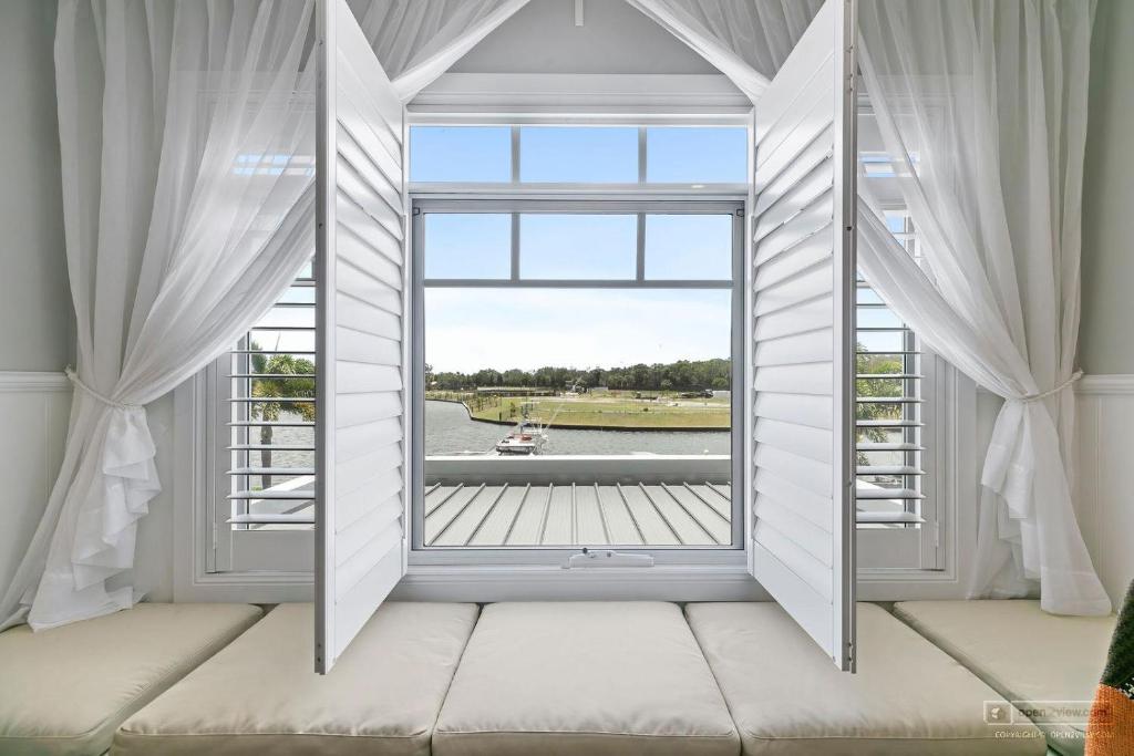 New Haven - Grand Canal View Suite, Banksia Beach