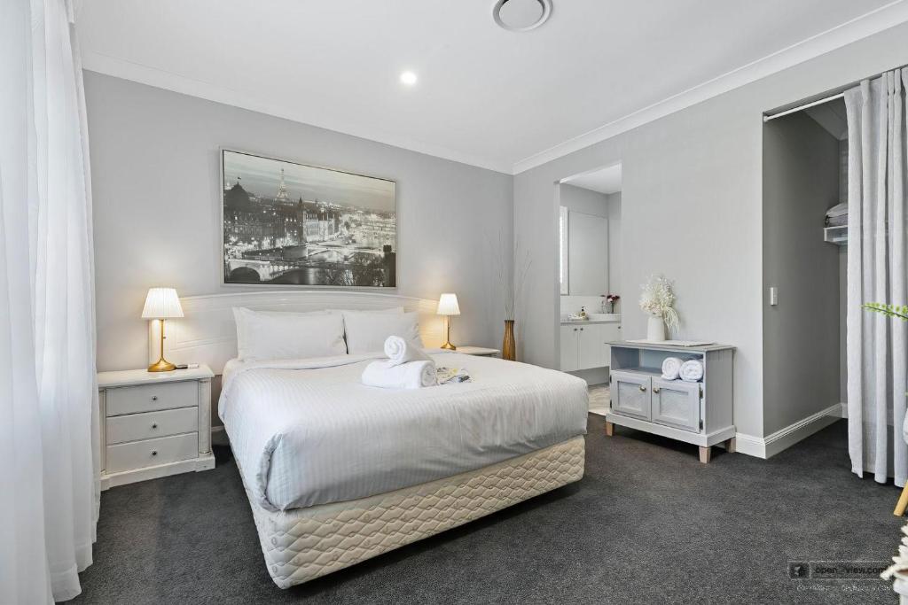 New Haven - Eiffel Tower Suite, Banksia Beach