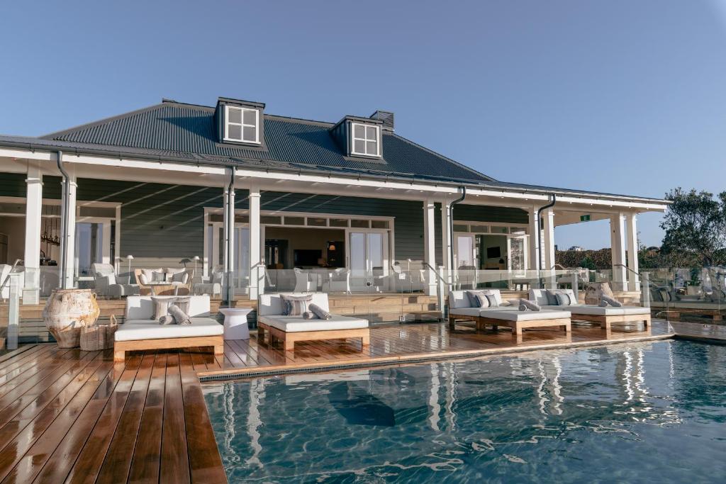 สระว่ายน้ำ