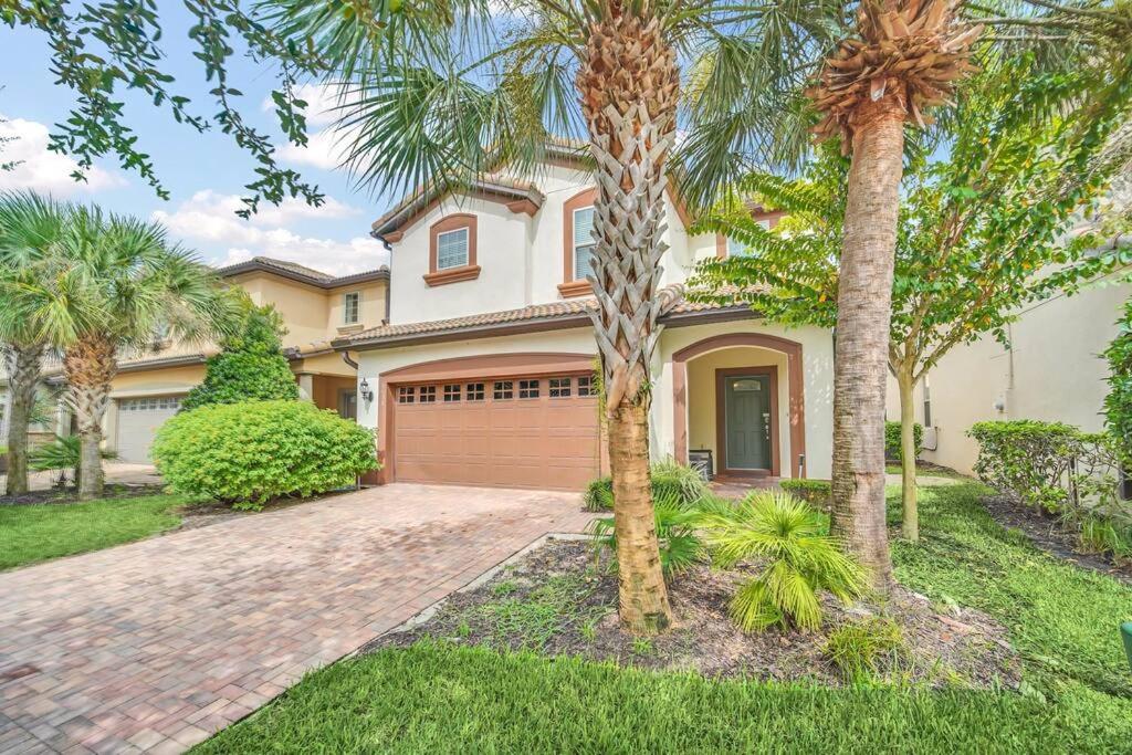 Modern Home - 6 Bedrooms With Private Pool & Spa 10 Minutes to Disney, Kissimmee