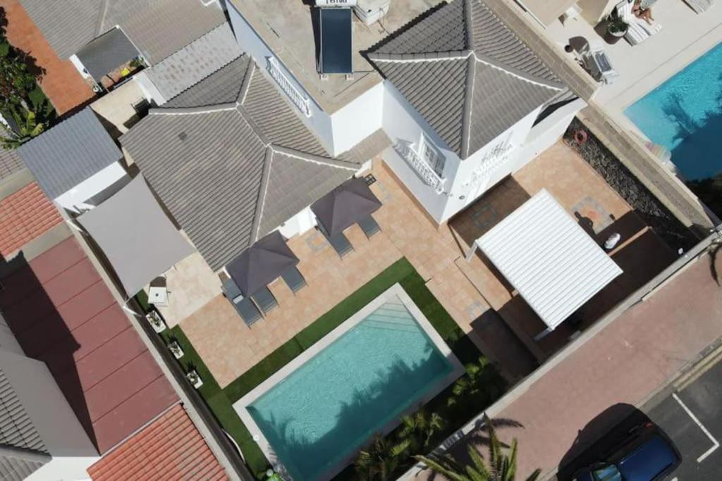 Villa Vanesa luxury private villa with a heated pool, 4 bedrooms and 4 bathrooms - 3