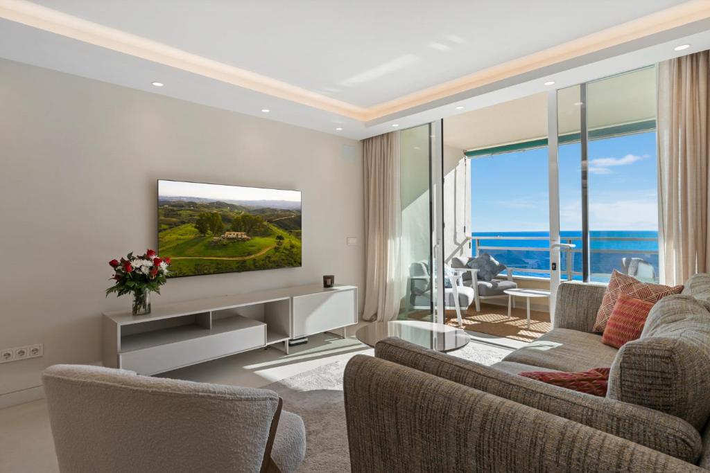 Beach front apartment with pool - 2